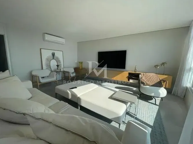 Cobertura à venda na Beira-Mar Norte em Florianópolis com 3 quartos