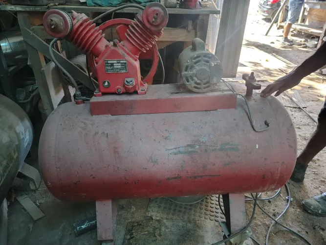 Vende-se compressor