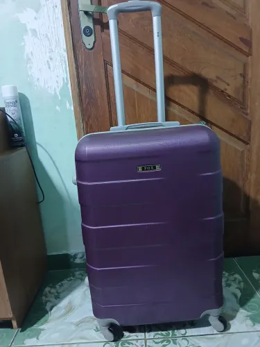 Mala de Viagem Média Roxa 4 Rodas com Cadeado