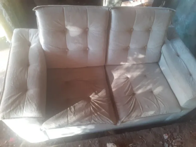 Vende-se esse sofá , conservado! *60