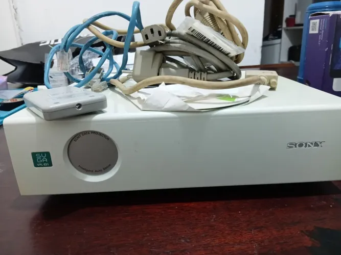 Retroprojetor antigo ( não sei se funciona)