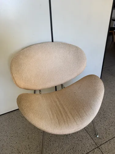 Poltrona Design Moderna Estofada Base Cromada Vintage