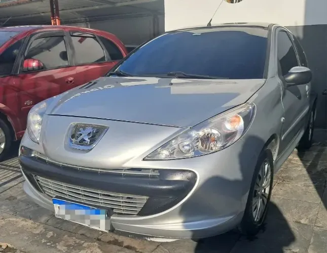 Peugeot 207 XR 1.4 Flex 8V 3P 2011