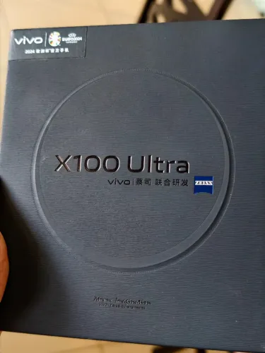 Smartphone Vivo x100 ultra em estado de novo.