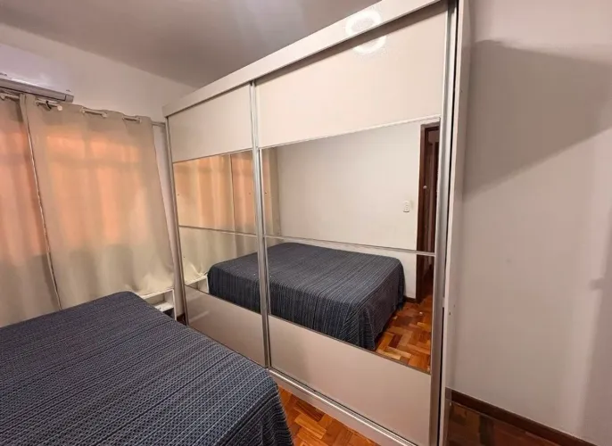 Vendo guarda roupas casal