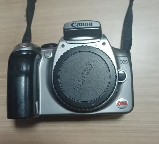 Câmera DSLR Canon EOS Rebel - Obs: Dando ERRO 02