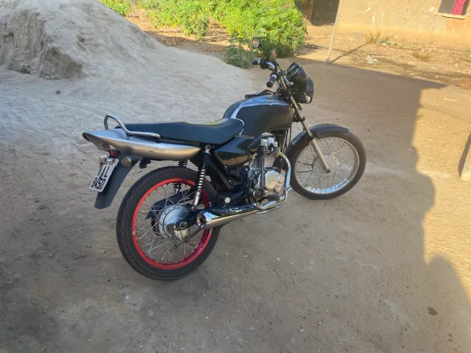 Vendo essa titan pra sair da pernada motor novo amortecedores pintura ok