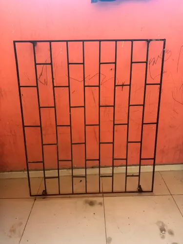 Vende-se uma grade para janela e uma para porta