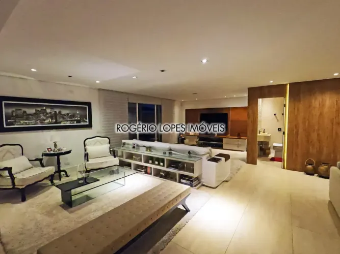LINDA CASA  À VENDA COM 400m² - 3 SUÍTES - PISCINA NA CHÁCARA KLABIN - São Paulo