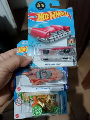 Carrinho Hot Wheels 3 unidades 