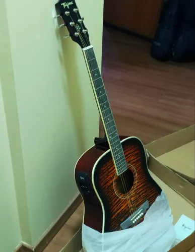 Violão Tagima na caixa