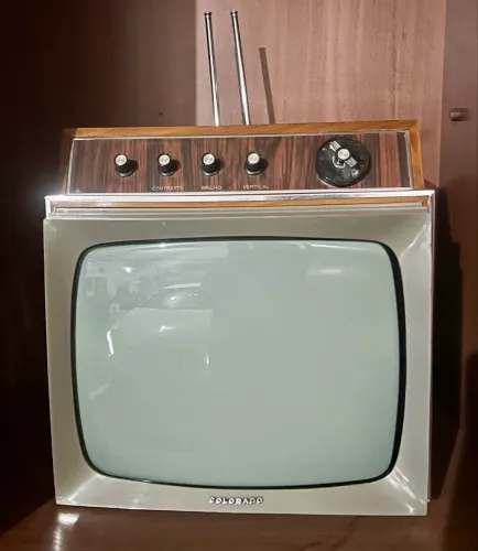 TV COLORADO RQ Vintage: Relíquia em Madeira Nobre! (Retrô/Museu)