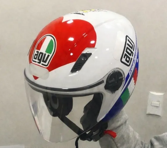 Capacete Fw3 adesivado AGV blade Valentino tamanho 60 (troco por outro capacete 60ou62)