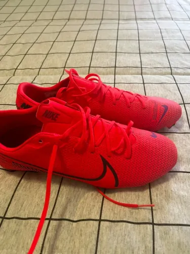 Chuteira Nike campo Vapor 13