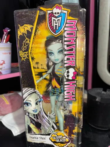 Frankie Stein Gloom Beach Monster High