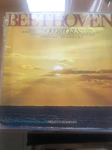 Disco de vinil, um álbum de Beethoven intitulado "Overtures"