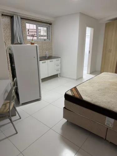 ALUGA-SE EM ÁREA NOBRE DE FLORIPA 