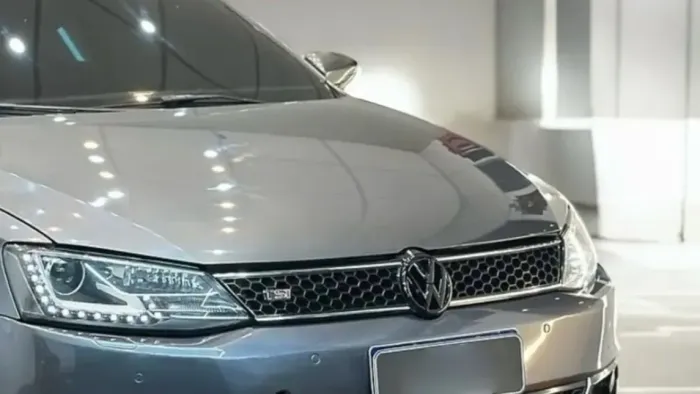 Grade Frontal Jetta MK6 Colmeia Cromado