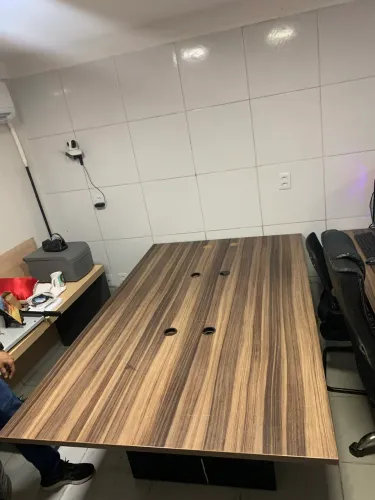 Mesa grande para escritório Ilha 