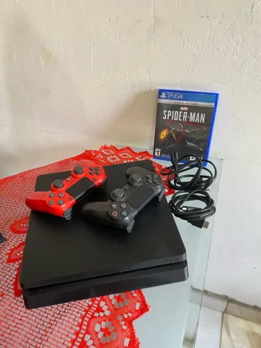 Ps4 slim 1 tera + 2 controles e 2 jogos