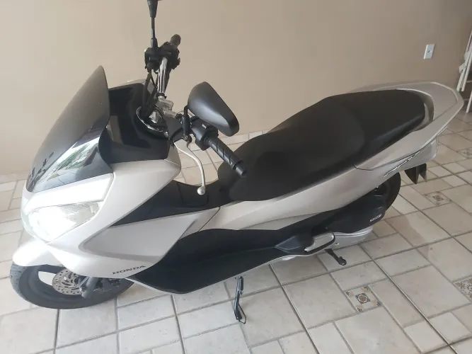 Vendo pcx 150 ano 2018 automatica .