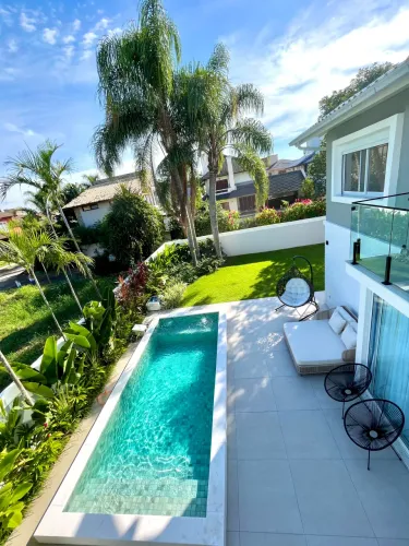 Casa para venda possui 369 metros quadrados com 5 quartos em Jurerê - Florianópolis - Sant