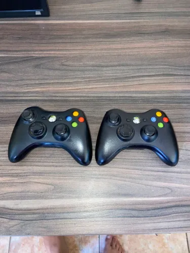 Controle de Xbox 360.