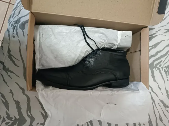 BOTA DEMOCRATA COURO