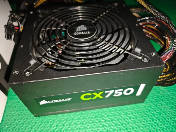 Fonte corsair 750 leia o anúncio