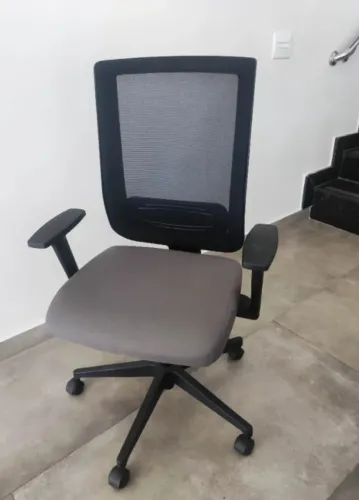 Cadeira para Escritório e Home office Tecnoflex modelo Presidente reclinável giratória