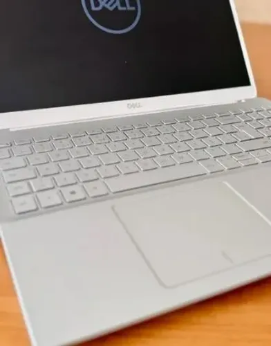 ? DESEMPENHO E ELEGÂNCIA: Notebook Dell Inspiron 5590 TOP