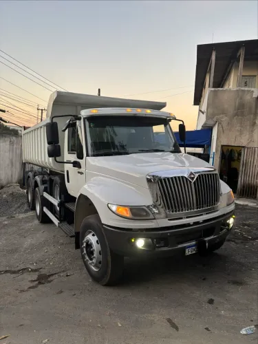 Caminhão Caçamba Basculante Internacional Traçado 6x4