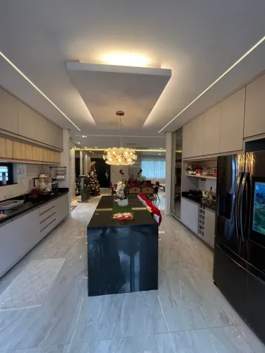 CASA DUPLEX  no Passaredo4 suítes, sendo 03 suíte com Closet e varanda, 01 escritório 100%