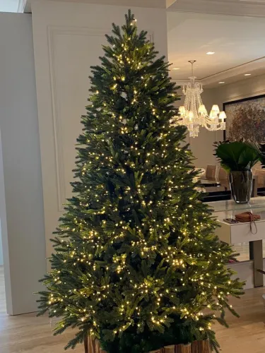 Árvore de Natal 2,40 PVC iluminada