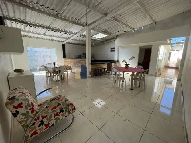 VENDE-SE CASA COM EDÍCULA E SALAS COMERCIAIS - SETOR SÃO JOSÉ