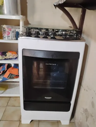 Vendo fogão Dako Suprema grande Acendimento automático e luz ? no forno novo .