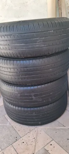 Vendo pneus para carro