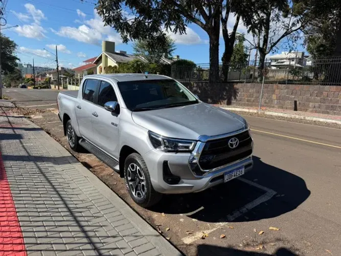 Toyota Hilux CD SRV 4X4 2.8 TDI Diesel Aut. 2025