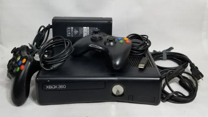 Título: Xbox 360 com Defeito + 2 Controles e Cabos