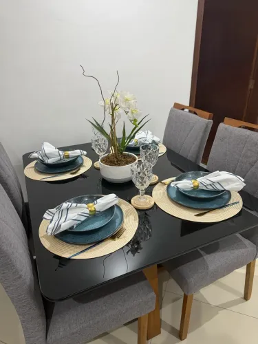 Mesa de vidro com 4 cadeiras
