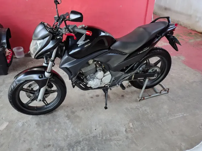 VENDO CB 300 ANO 2011 ZERADA