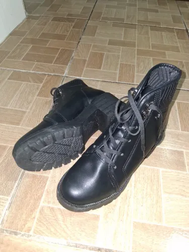 VENDO BOTA!