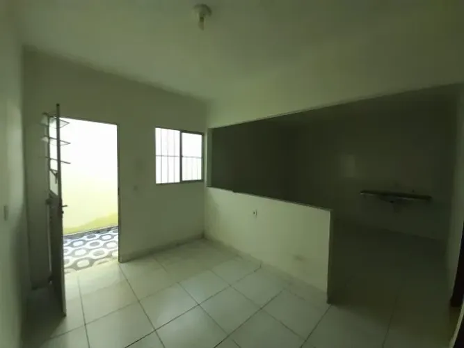 casa 2 quartos em frente a praça guedes de miranda