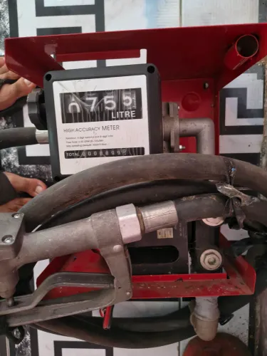 Bomba para diesel com medidor.