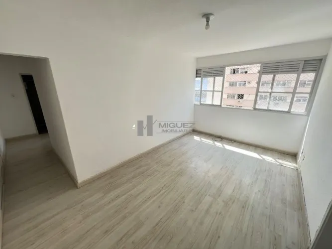 Vendo Apartamento, sala em 2 ambientes, 2 Quartos, banheiro social, cozinha ampla, dependê
