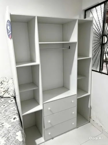 Guarda-roupas branco 