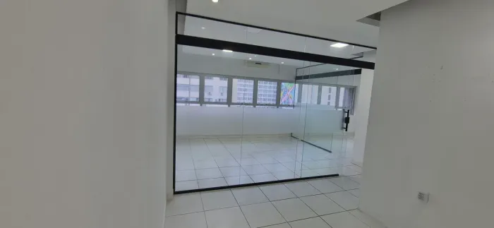 Ótima sala comercial no Ceisa Center 