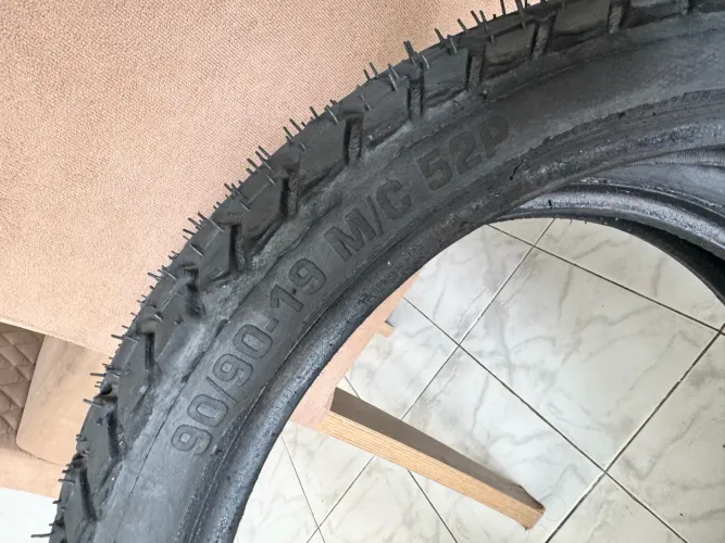 Pneu dianteiro Bros 90/90-19