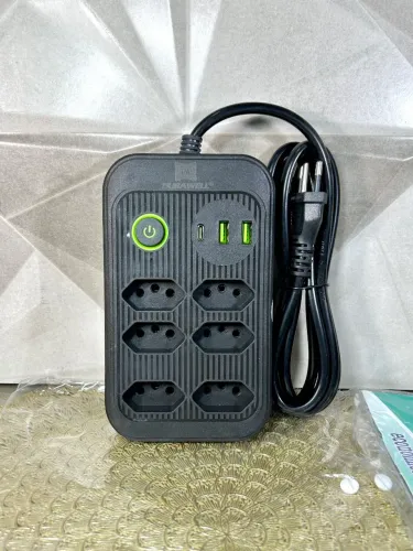 Extensão Bivolt 6 Tomadas com USB