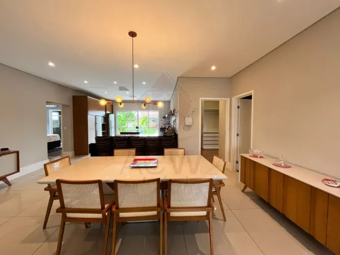 Casa de Luxo em Condomínio: 4 Quartos, 3 Suítes 1 suíte master, 2 Salas, 5 Banheiros, 4 Va